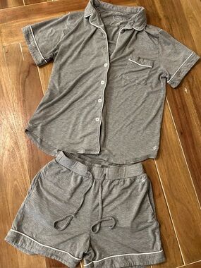 Cozy Earth premium bamboo pajamas set. Heather grey. XS.